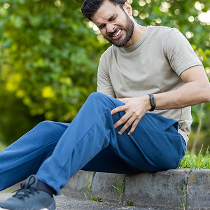 Usually occurs in the late afternoon or evening, sometimes at night