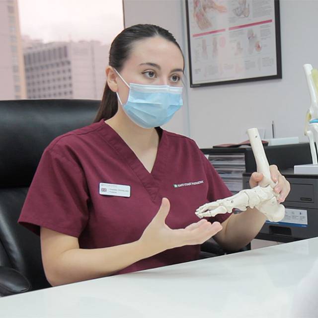 podiatrist-chanttele-explaining-stress-fructures