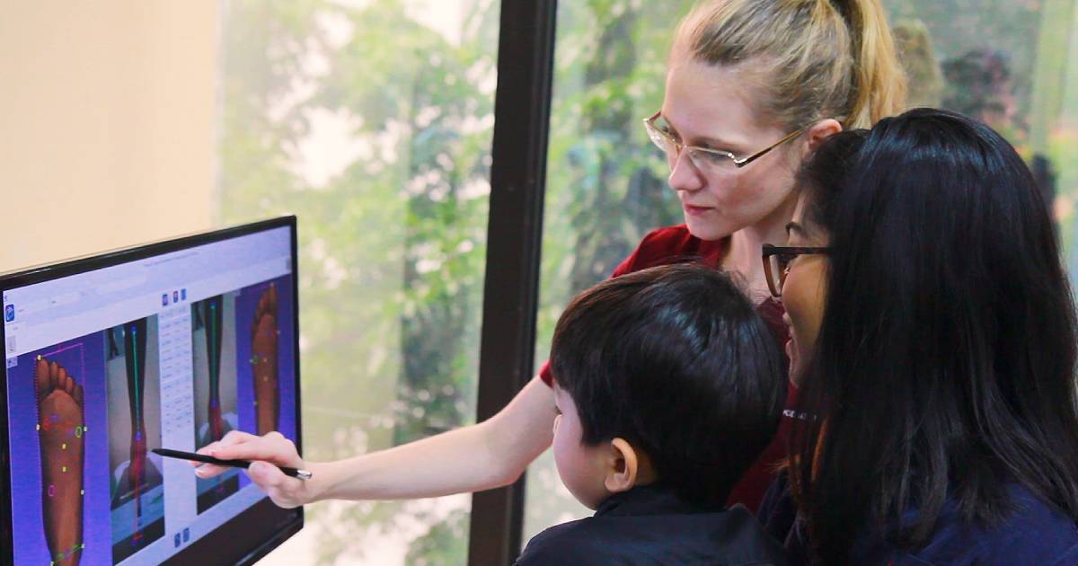 in-toe-and-out-toe-walking-thumbnail