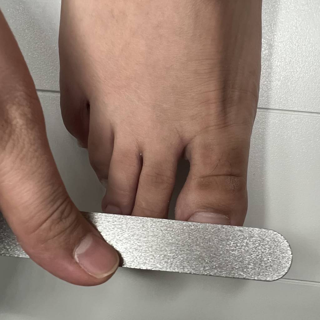 miconazole-lacquer-with-debridement-tool-usage-instruction-02