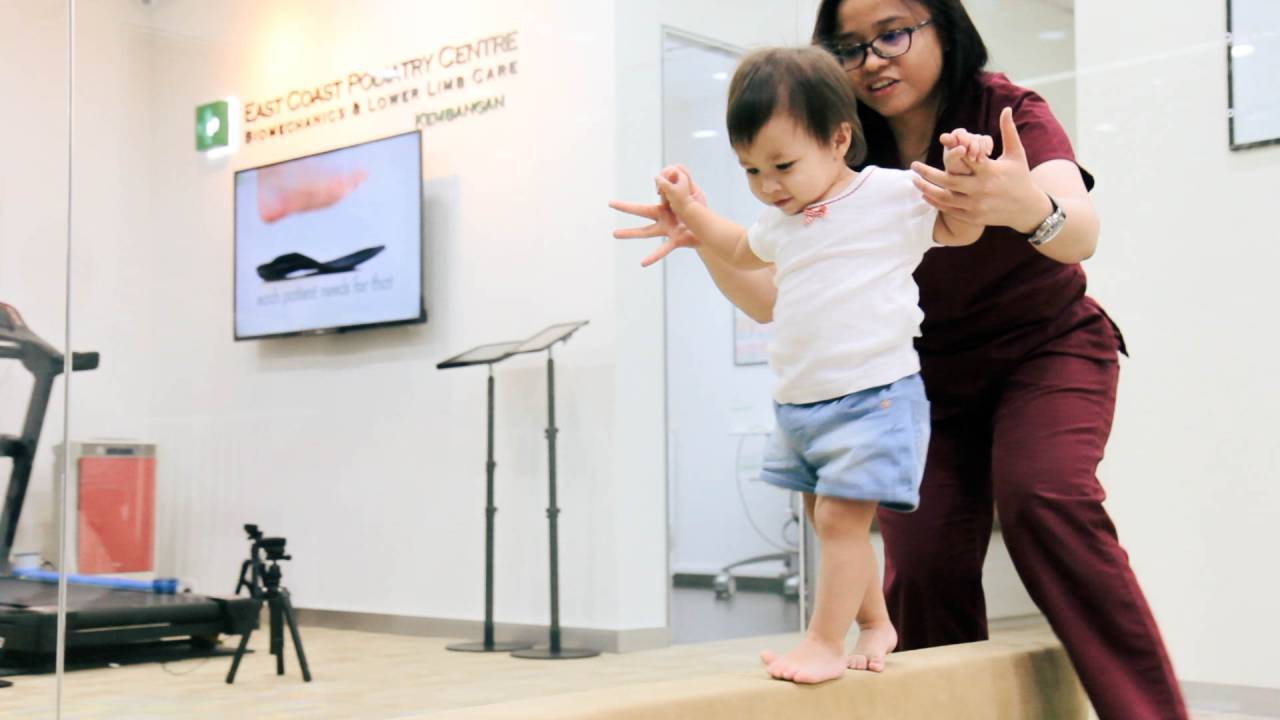 podiatrist-ari-assessing-paediatric-milestones