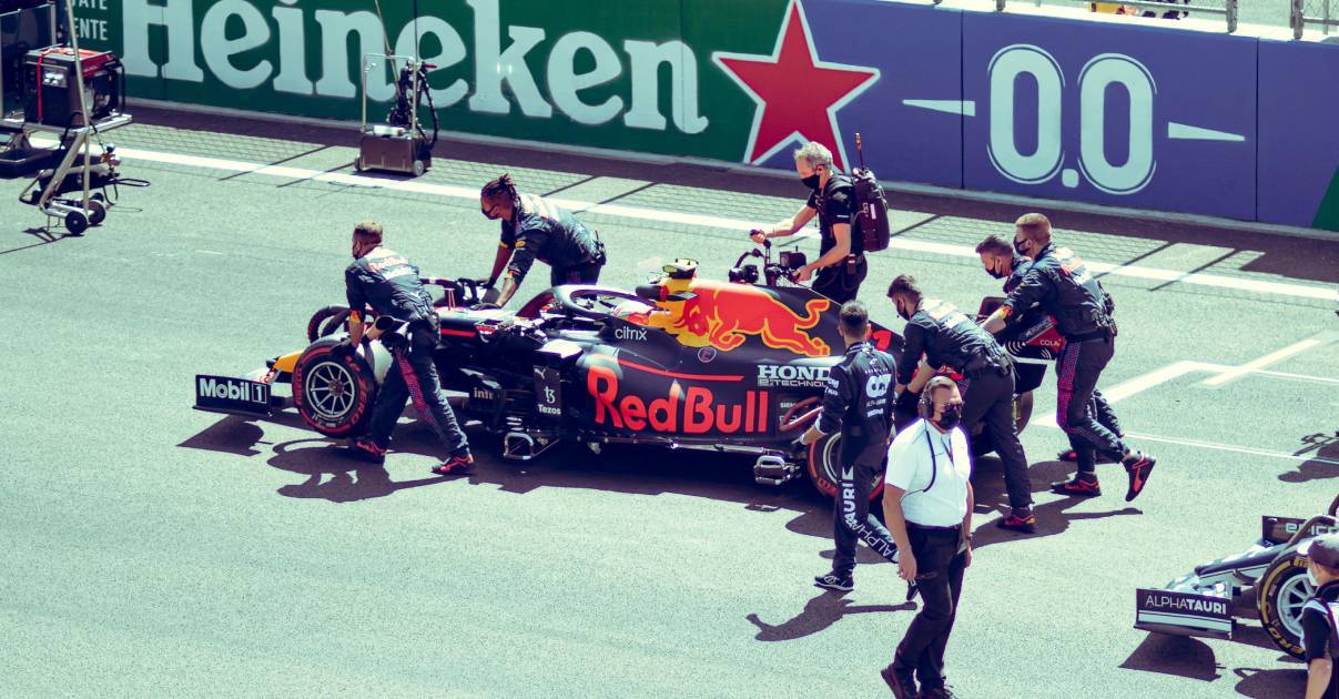 Of Pit Stops and Feet – Precision in Every Step of Care